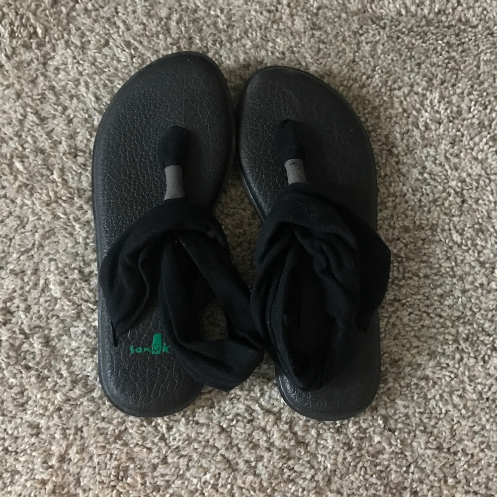 Sanuk black sandals